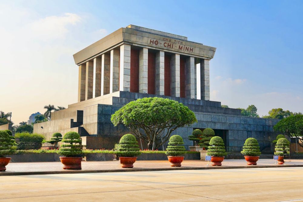 Ho Chi Minh Mausoleum honors the national leader with a solemn resting place in the heart of the capital (Source: Pexels)
